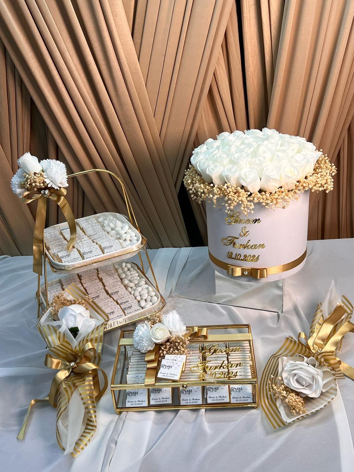 25'li Çiçek Çikolata Seti (Beyaz Gül-Herşey Dahil)