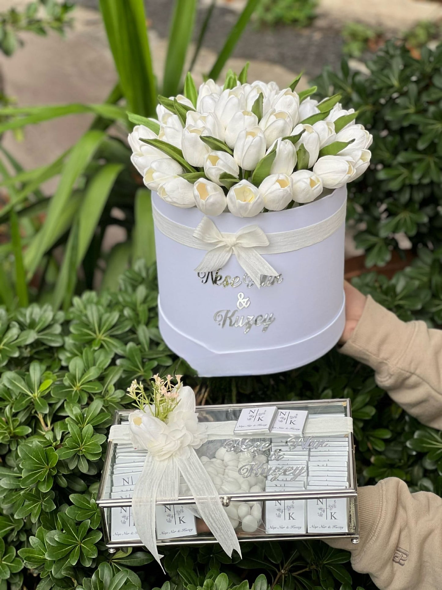 25li Islak Beyaz Lale Çikolata Seti